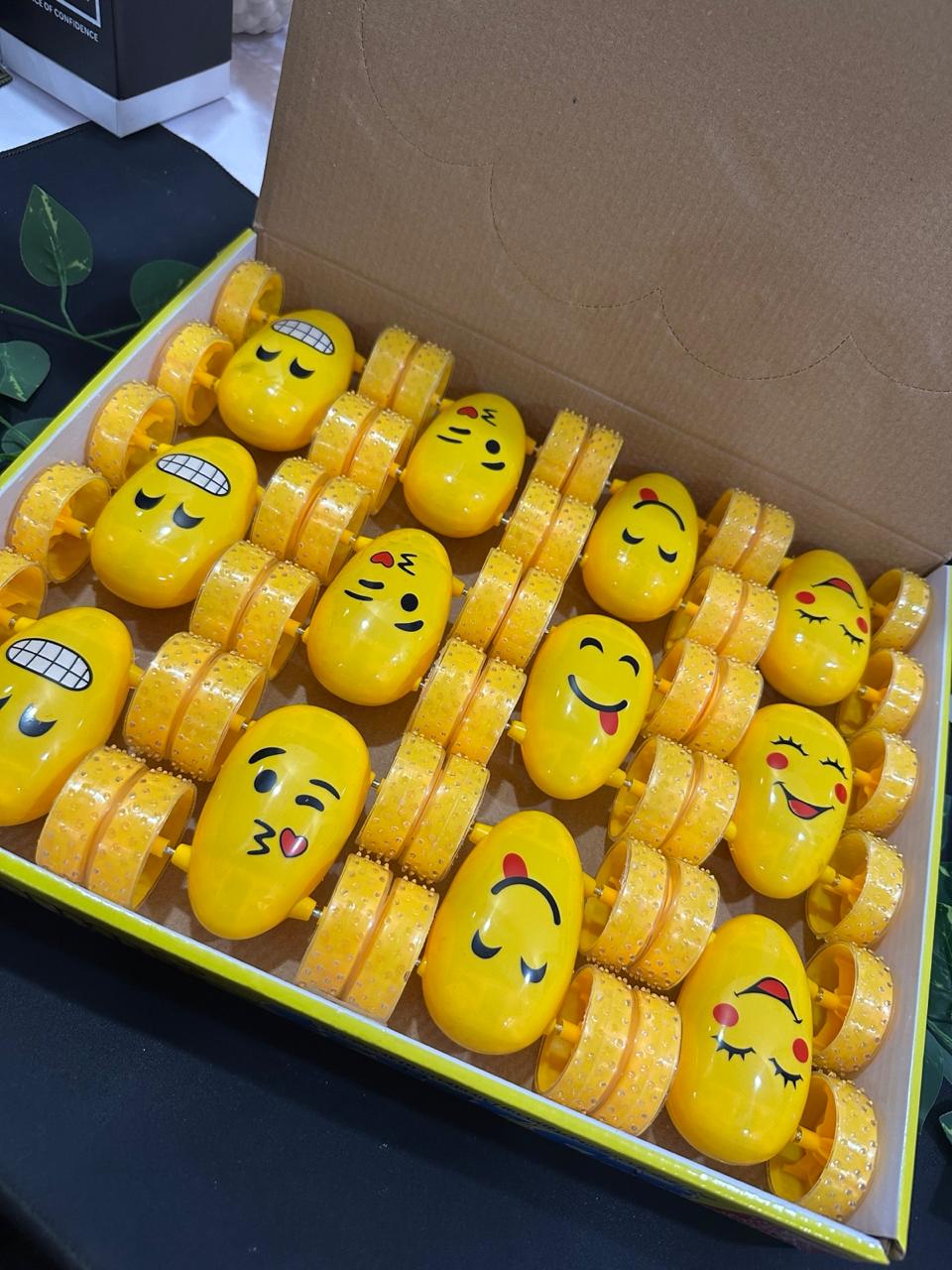 EMOJIS EXPRESSION STUNT CAR - EVERY SOLUTION MART