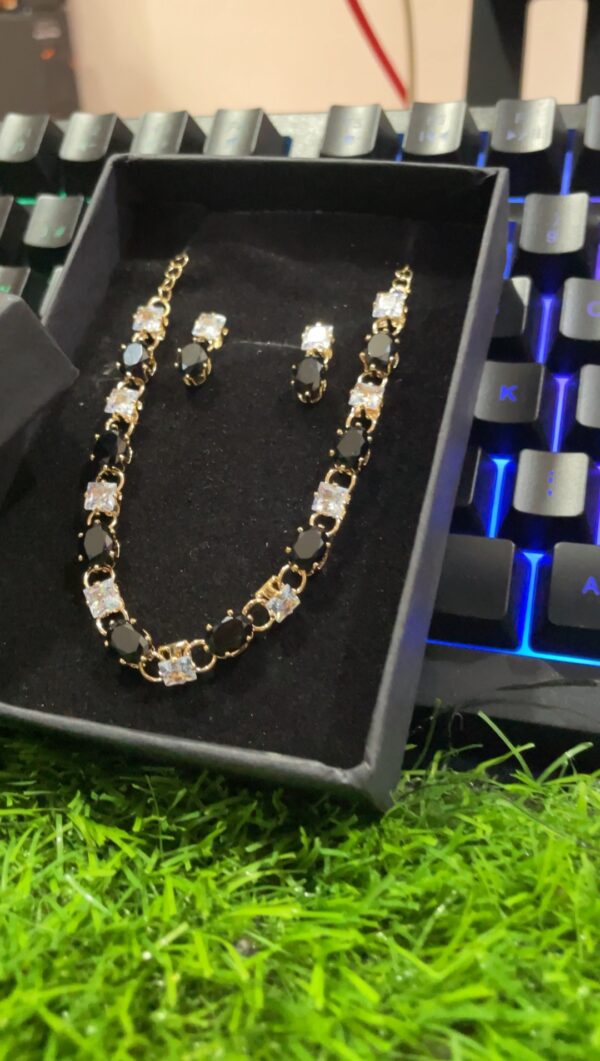 Noir Illume Jewelry Set