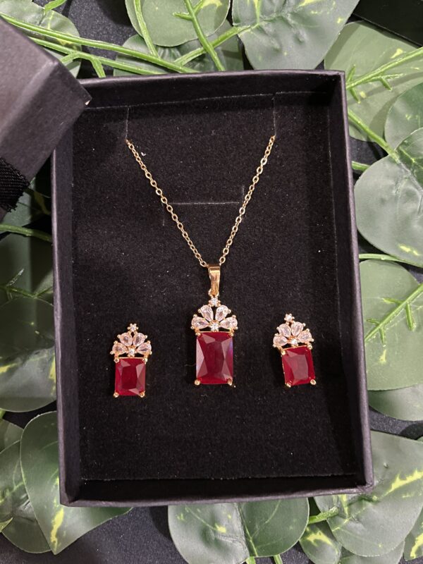 Crimson Grace Jewelry Set