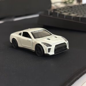 White GT-R